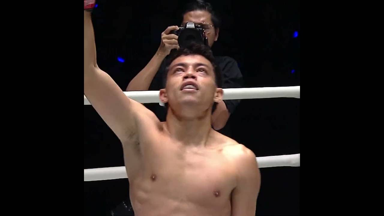 MASTERFUL 💯 Rifdean Masdor KOs Javad Mozafari in Round 1 for his fifth straight win!