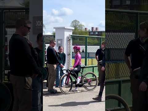 The stars are arriving at the Roubaix velodrome 🌟🇫🇷