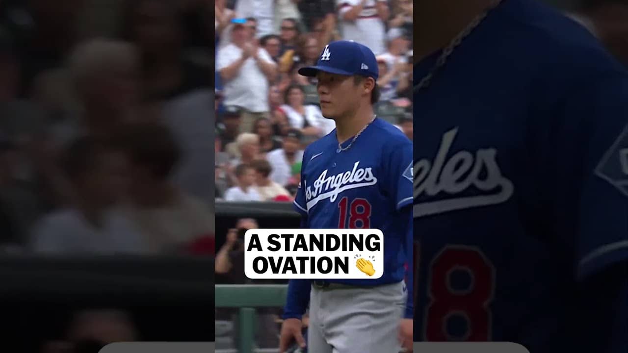 Yoshinobu Yamamoto exits to a standing ovation after taking a no-hitter into the 9th 👏