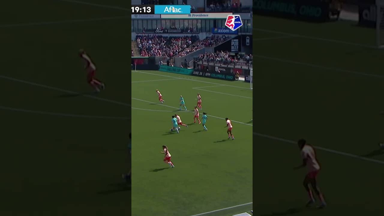 Just glided through ✨ Olivia Moultrie 🌹 #nwsl #soccer #football