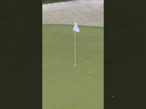 🏌️ Rory McIlroy with one of the most memorable shots of #Paris2024!
