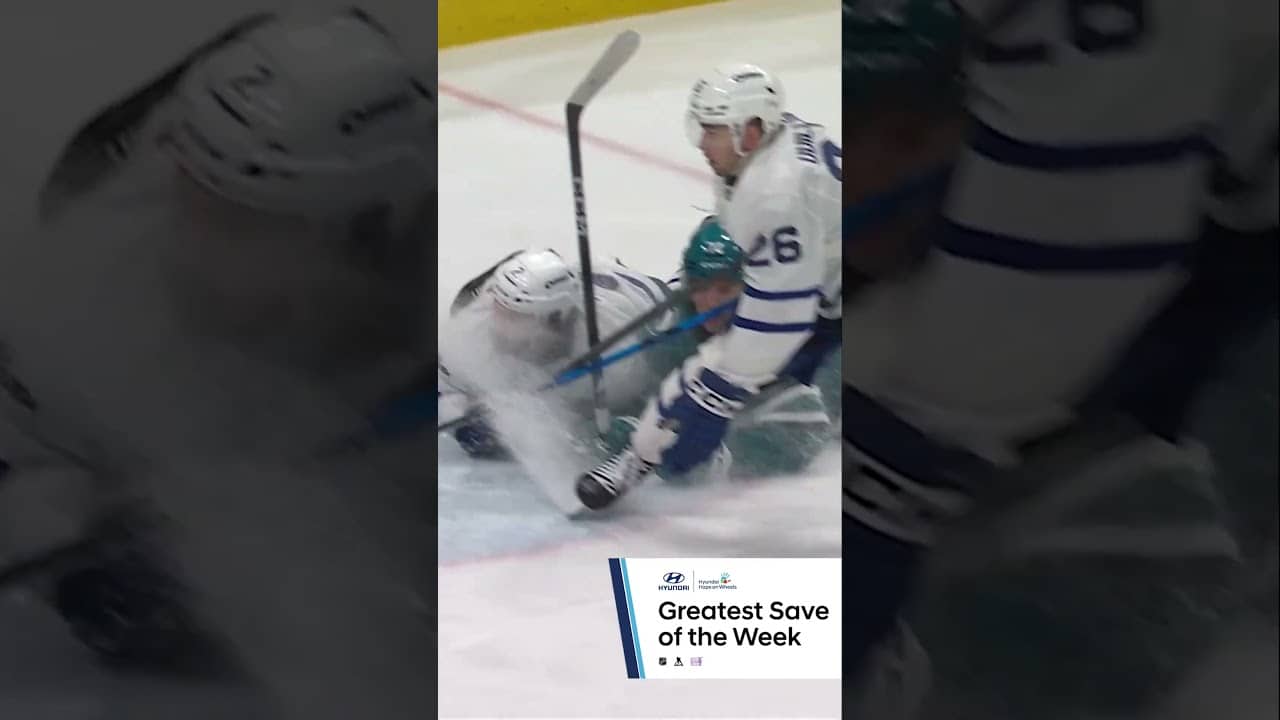 Benoit dives across and robs Eklund with a spectacular save 😱