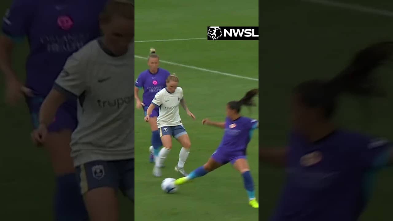 Timing the run to perfection. ✨ Jess Fishlock ⚽️