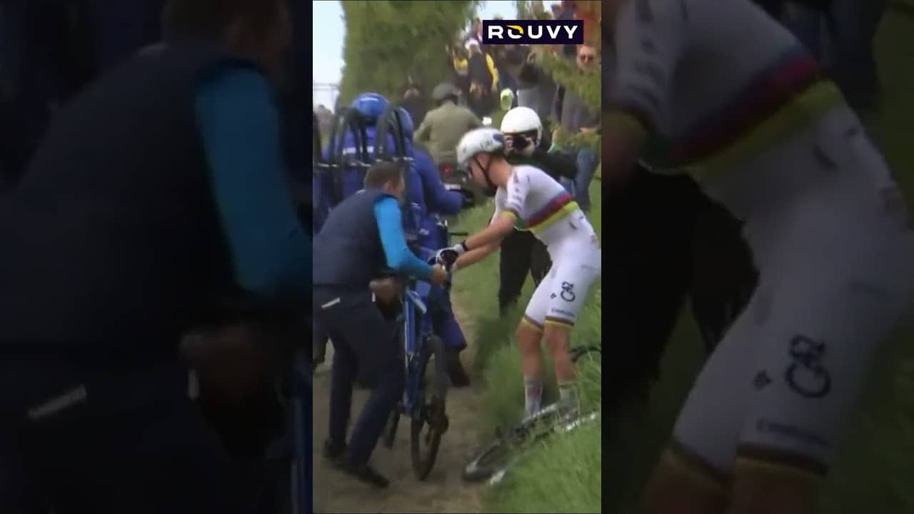 Tadej Pogacar suffers bike issue in key moment of Paris-Roubaix 2026