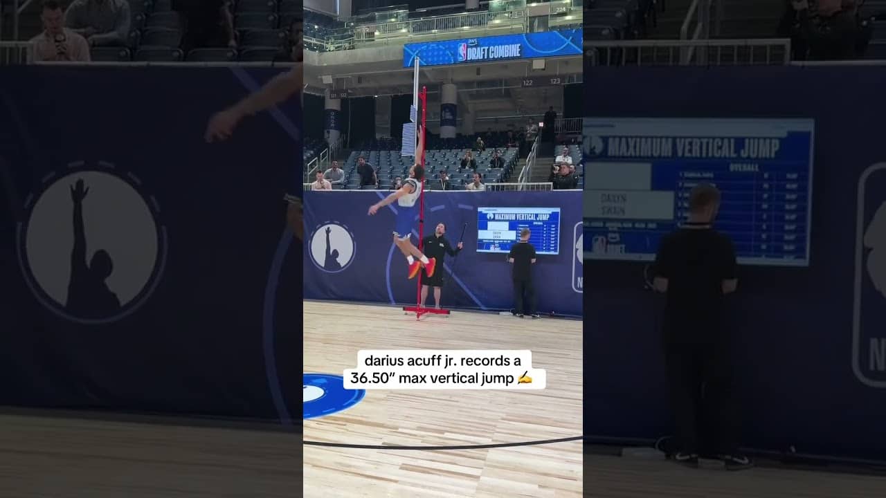 Darius Acuff Jr. showing off his hops 🐰 Max vertical jump: 36.50” (unoffical)