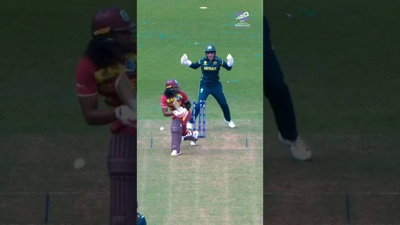Georgia Wareham comes in and strikes straightaway to send Hayley Matthews back 💫 #T20WorldCup
