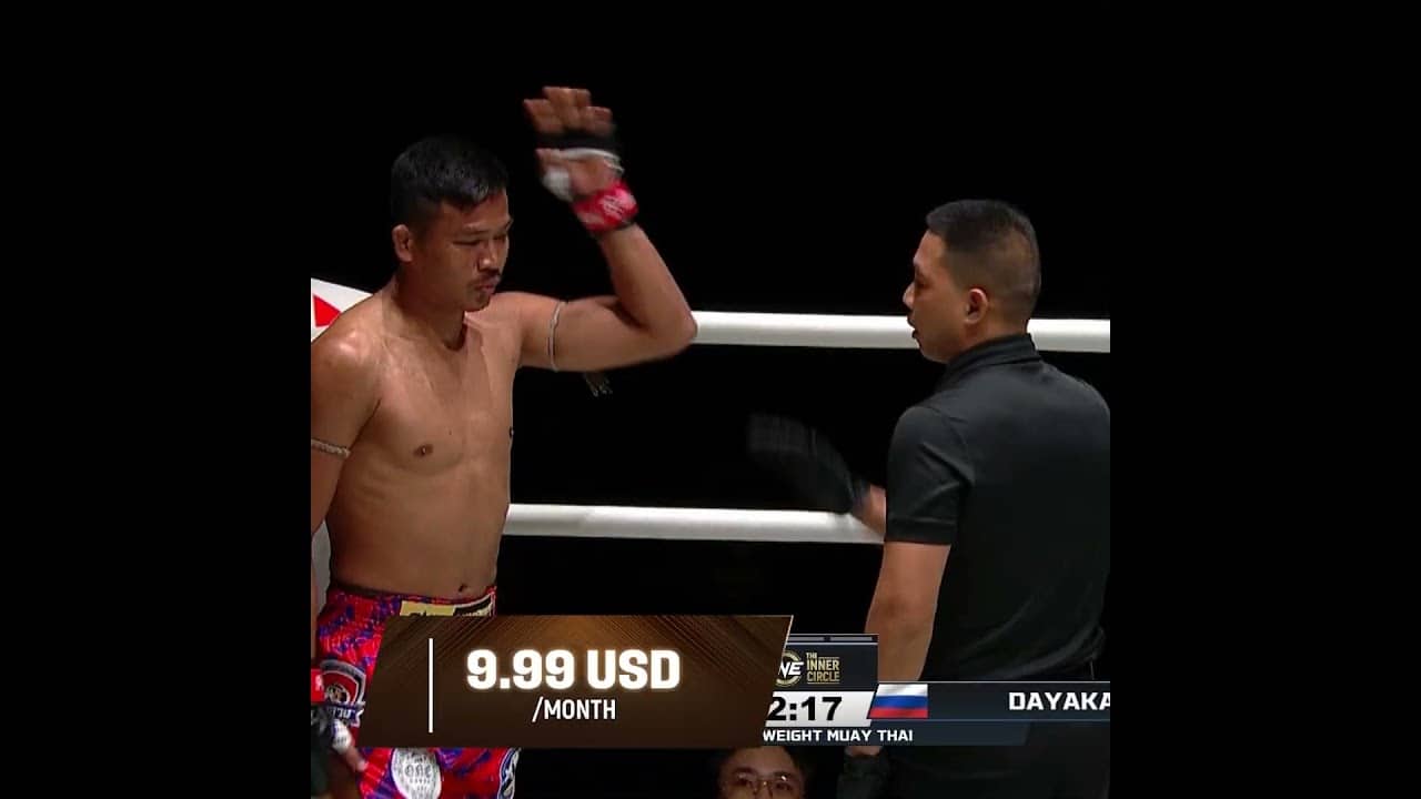 Abdulla Dayakaev DROPS Superlek in the opening minute 😱