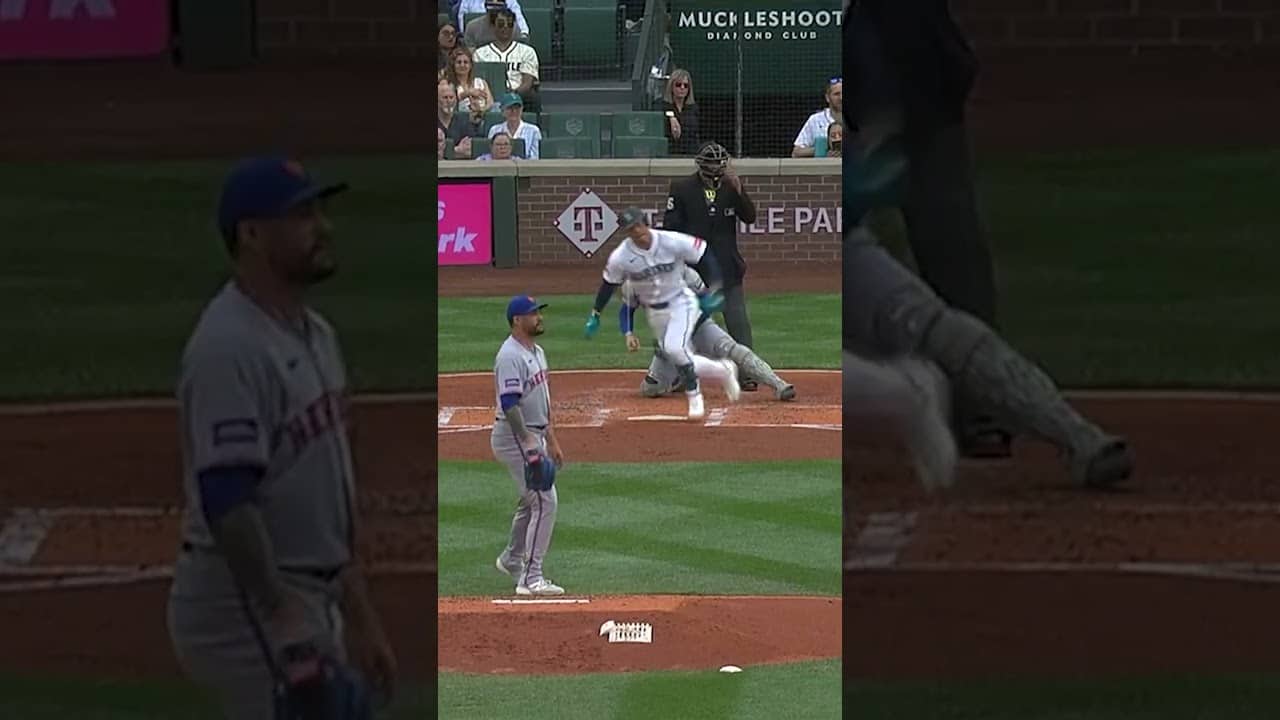 Mets defense turns a double play to end the inning 👏 #mlb #mets #baseball #sports #hightlights