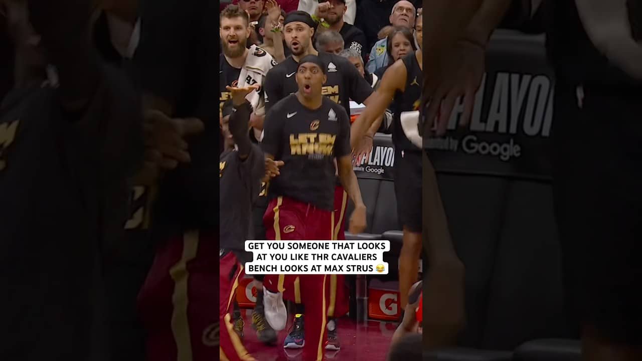 Cavs bench loving the Max Strus handles