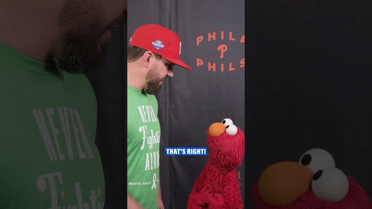 Elmo learns baseball from Mr. Kyle Schwarber!