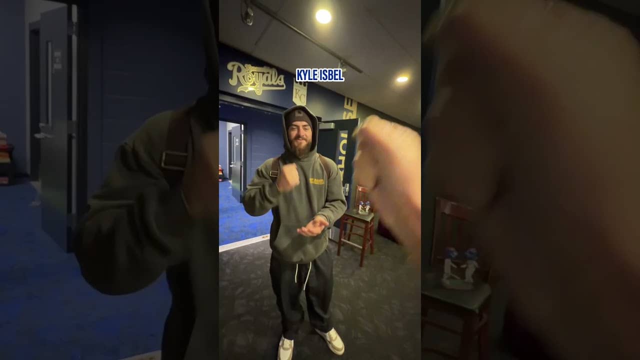 The Royals Play Rock, Paper, Scissors #kcroyals #challenge #baseball #rockpaperscissors #MLB