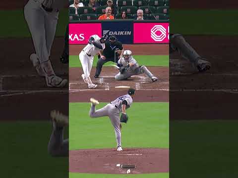 Yordan Alvarez rockets one out for home run No. 7! 🚀