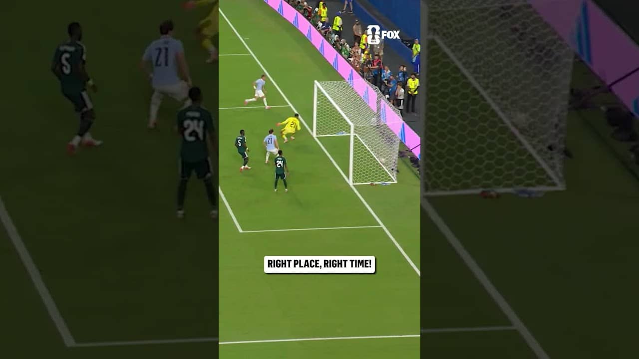 Maxi Araújo equalizer for Uruguay