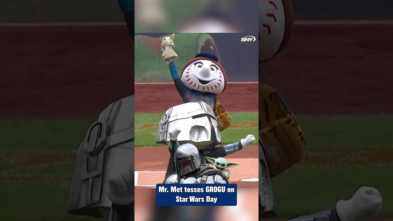 Mr. Met (AKA The Mandalorian) threw Grogu (Baby Yoda) as the first pitch during Star Wars Day 😭