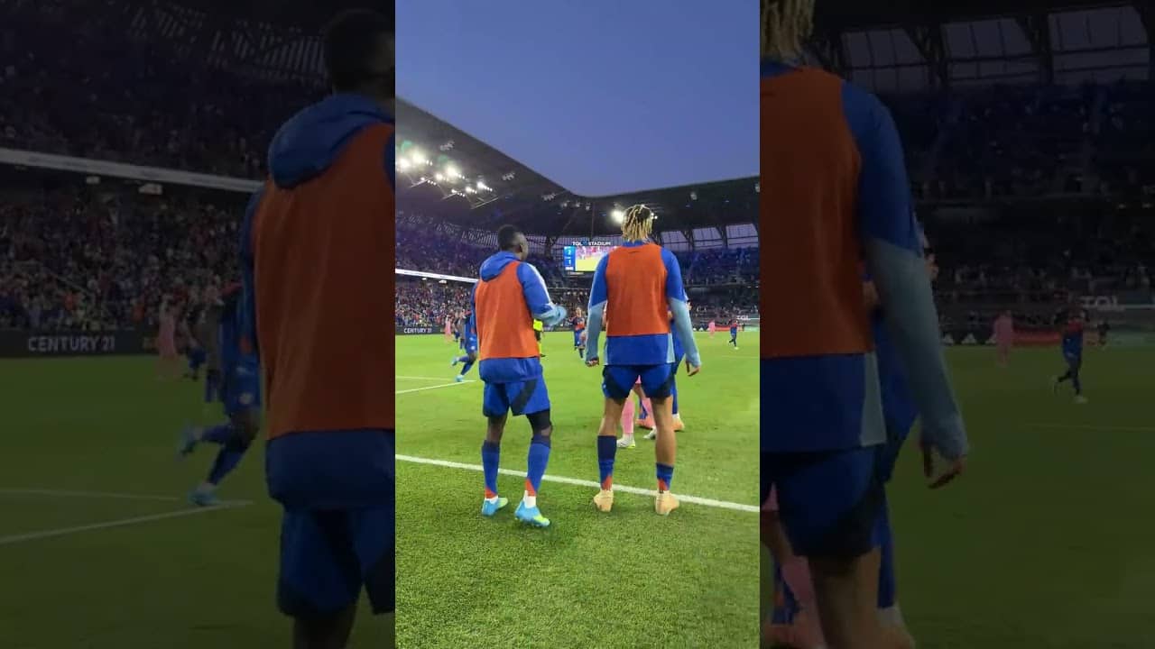 Pavel Bucha meets the cross and buries it! ⚽️