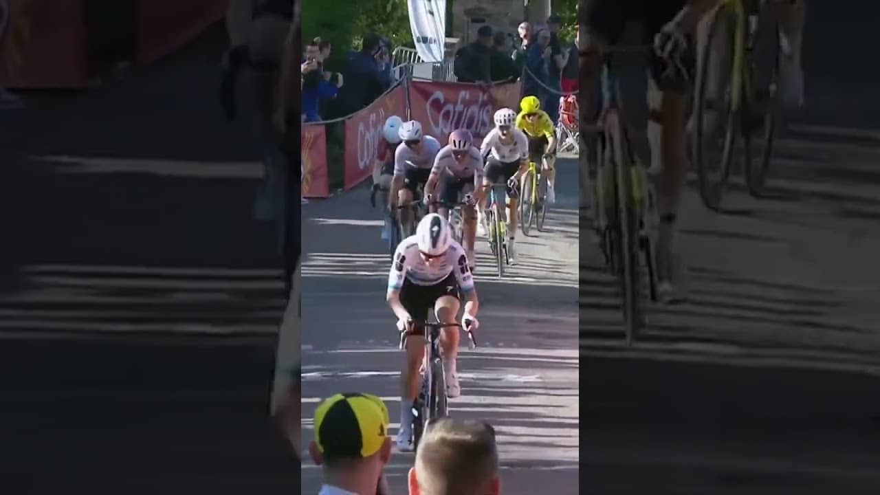Demi Vollering holds on after a HUGE long-range effort to take her second win at Flèche Wallonne 🙌✨