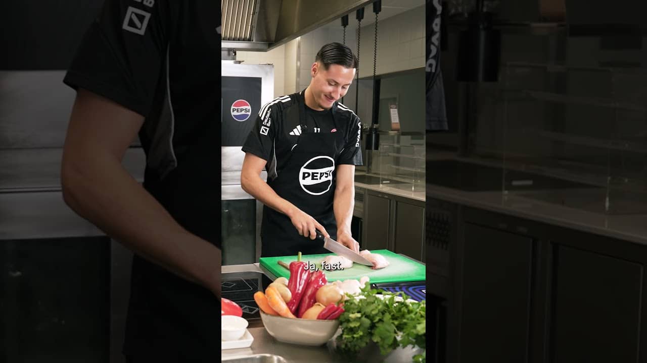 Bernd challenged Younes Ebnoutalib mit dem Küchenmesser 🔪🍗