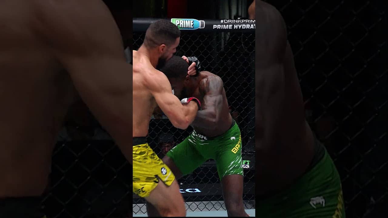 This knee was DEVASTATING! #ufcvegas118