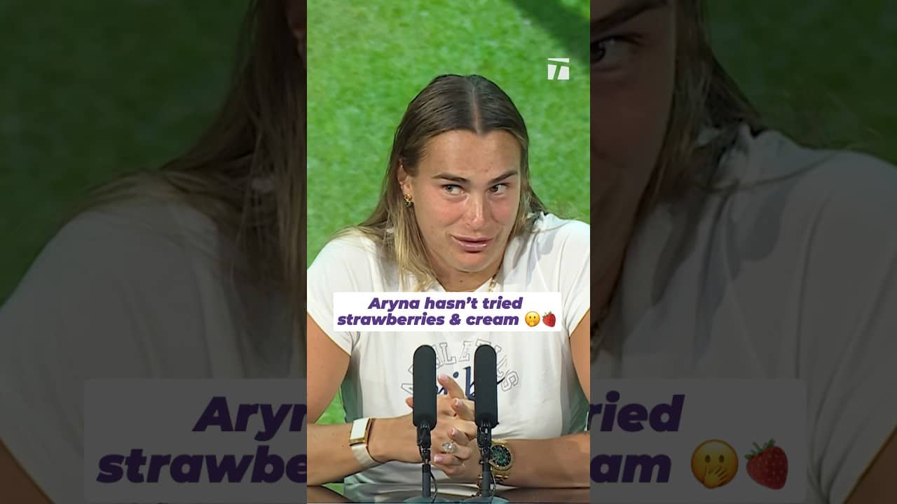 Time to try it Aryna 🍓🥛 #arynasabalenka #wimbledon