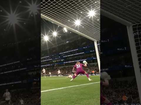 Two sensational saves from Toni Kinsky 🧤