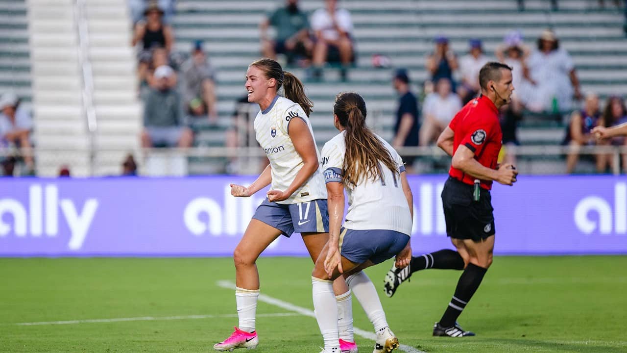 GOAL: Sally Menti with a Spectacular Goal vs. North Carolina Courage