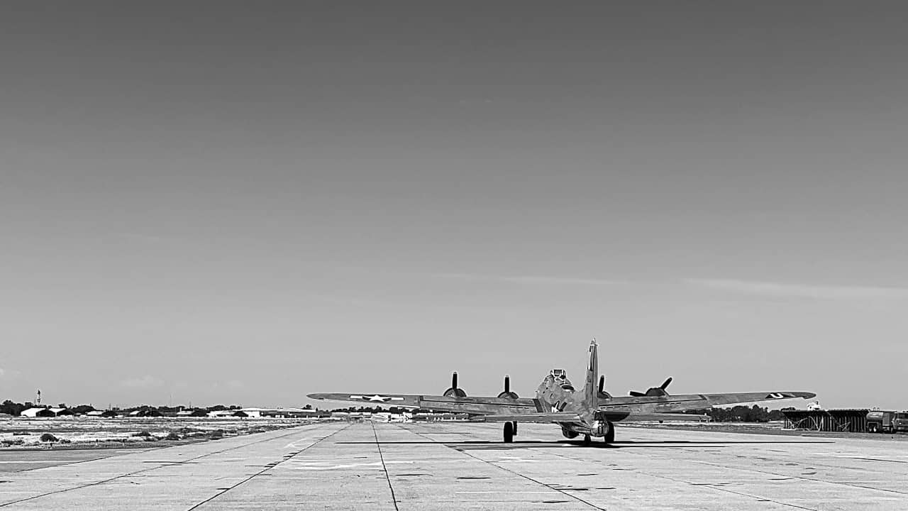 Waiting for a B-17G.  