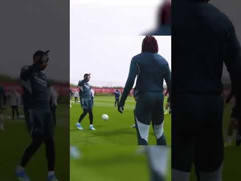 Arsenal had a TikTok edit playing in the background of their training session 😮 (via @arsenal/TT)