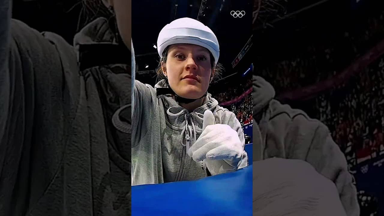 Take a look at how we captured those low-angle speed skating shots at #MilanoCortina2026. ❄️🎥 👀