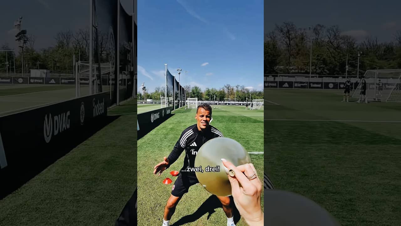😂Who caught the balloon? #bundesliga #eintracht