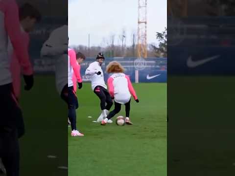 🤣 Xavi Simons on THAT Neymar nutmeg #neymar #neymarjr #footballskills #tottenham