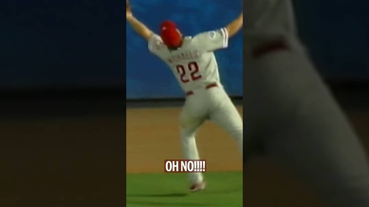 What could've been an UNBELIEVABLE catch ➡️ home run 🫣