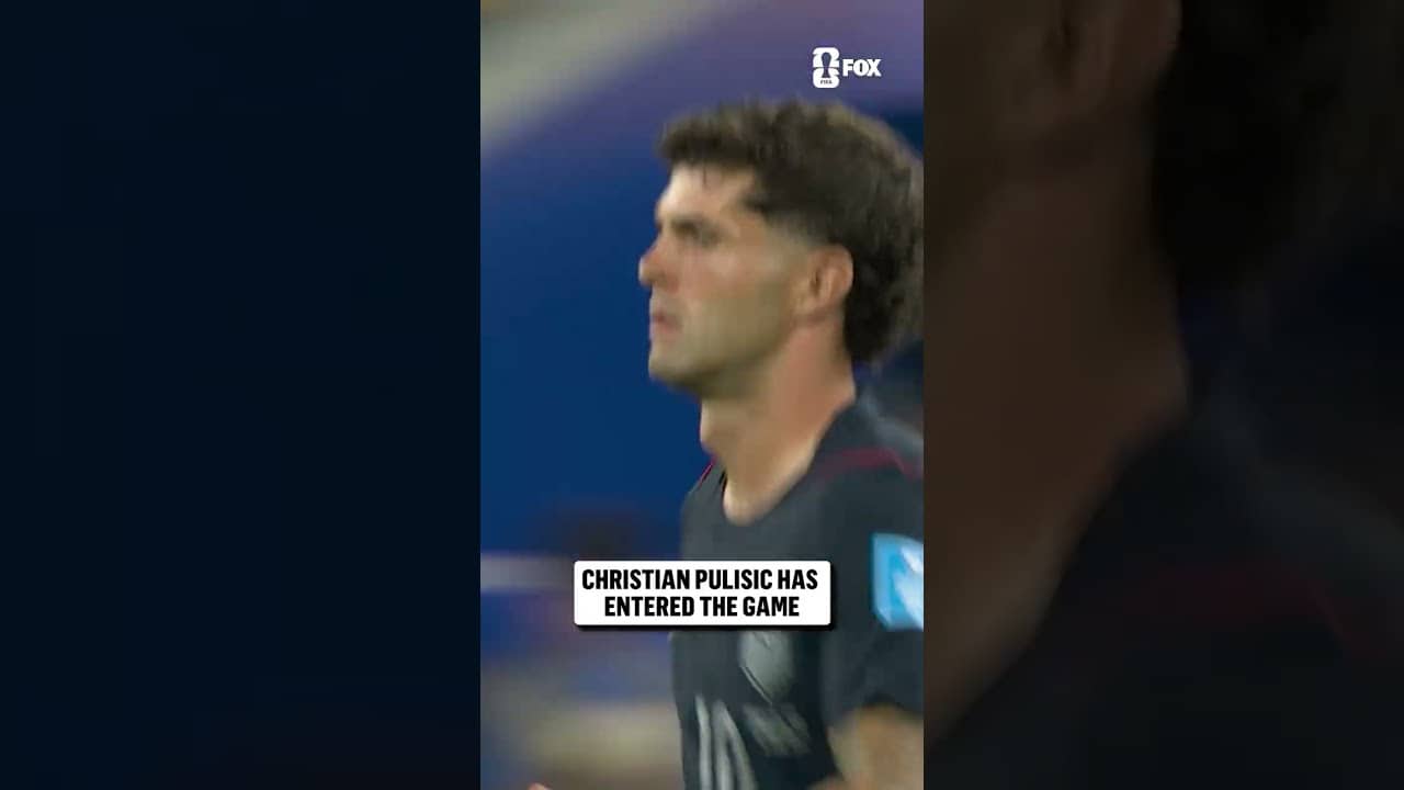 A loud ovation at Los Angeles Stadium as Christian Pulisic subs on for Tim Weah