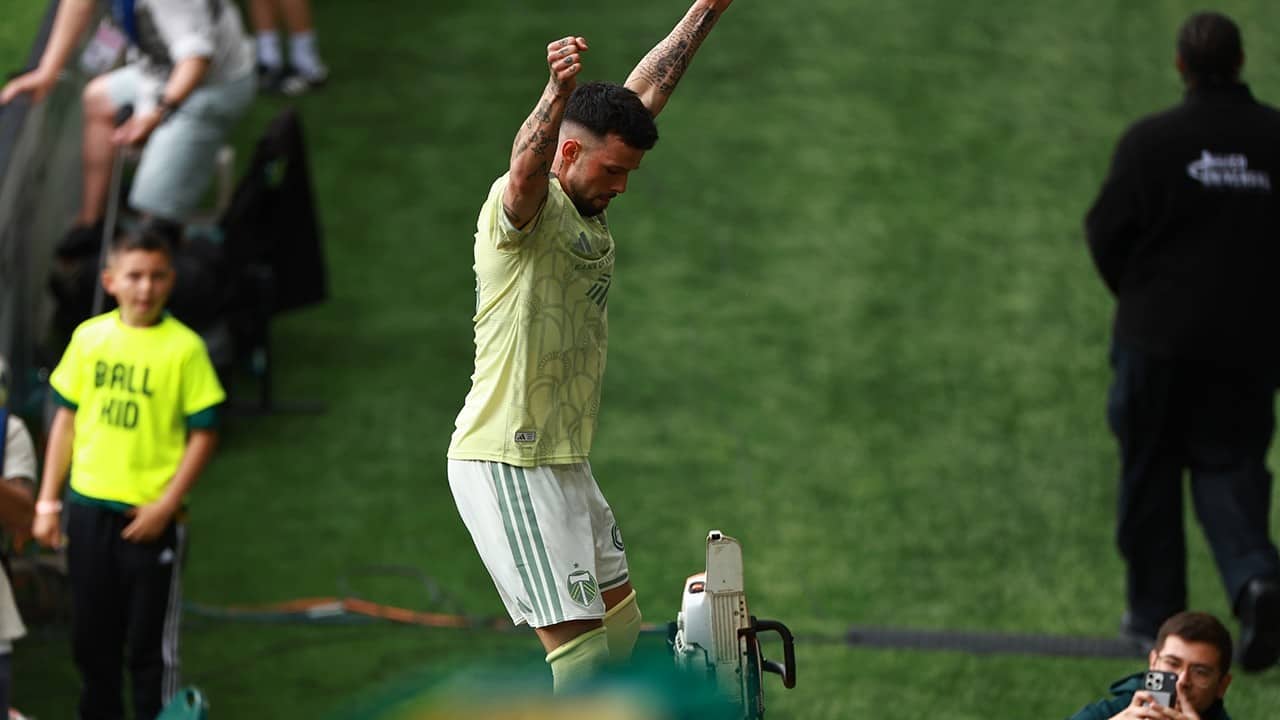 GOAL | Kristoffer Velde takes it himself to score against LAFC