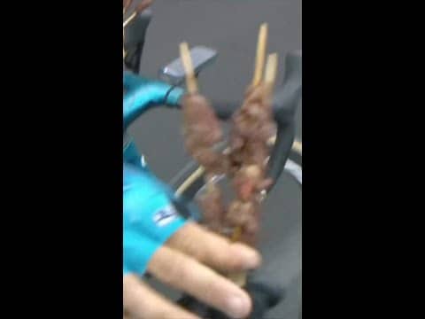 When the riders got given kebabs at the Giro d’Italia 🍖🤣