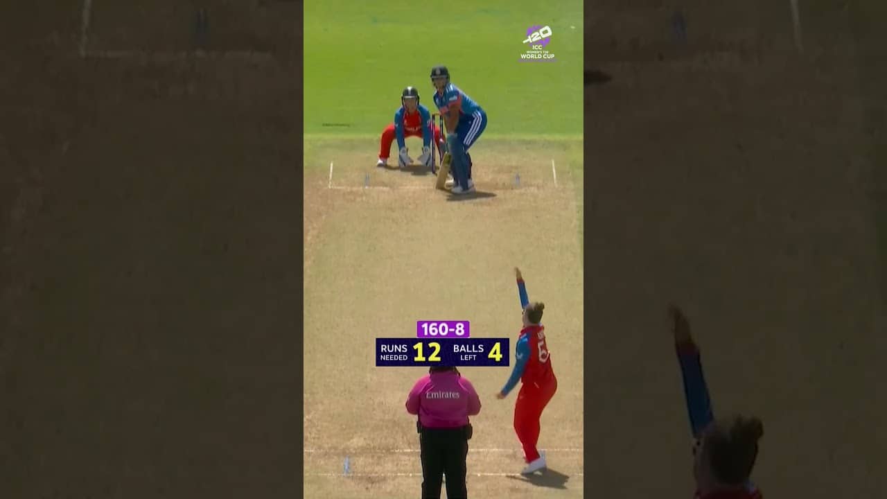 The final over of the warm-up fixture between England and India at the #T20WorldCup had it all 😲