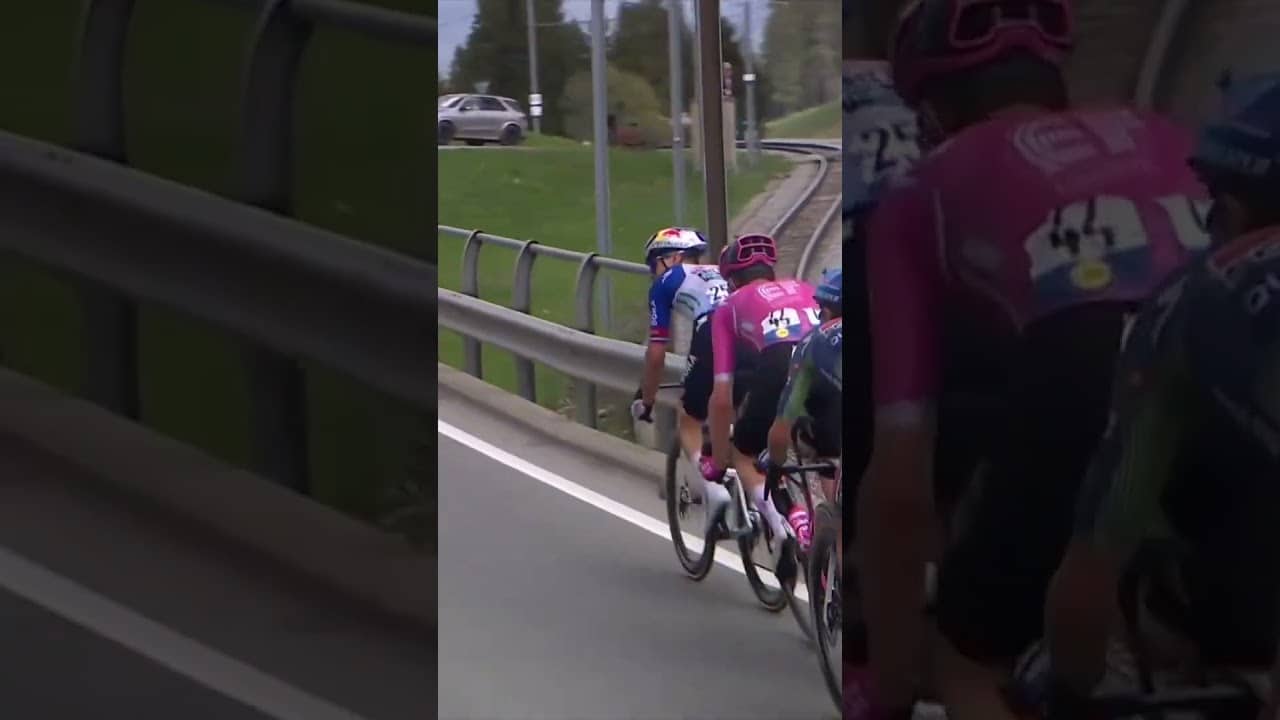 A bit too sticky a sticky bottle? 😬🍼 Louis Vervaeke goes straight over the top of his breakaway 🫣