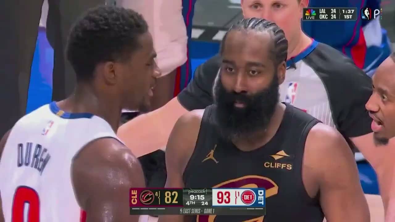 James Harden takes exception with Duncan Robinson after and-1 👀 | NBA on ESPN