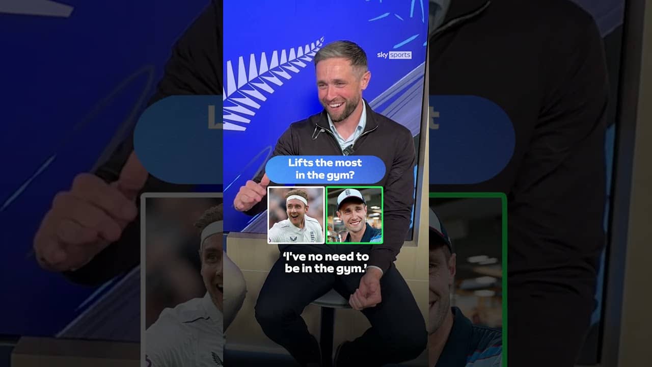 Stuart Broad & Chris Woakes take on the 'Best Friends Challenge' 🤔