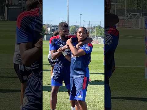 Ça charbonne, dans la bonne humeur 😃💪 #ol #football