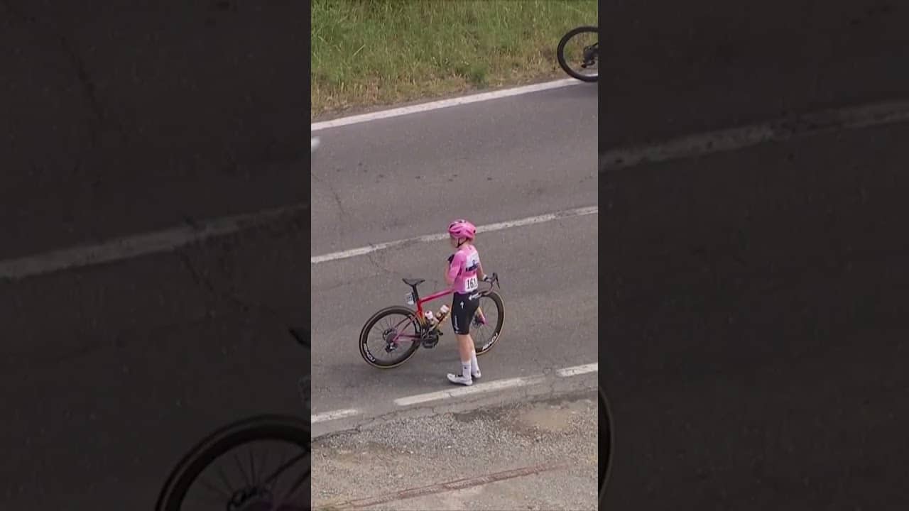 Race leader down! 😬
