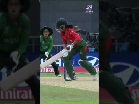 Fatima Sana not giving away an inch for Pakistan 🔥 #T20WorldCup