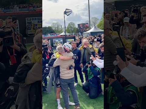 Wout van Aert reacting with his family is everything 🫶