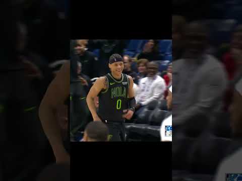 Jeremiah Fears crosses-up Suggs! #pelicans #nba #shorts