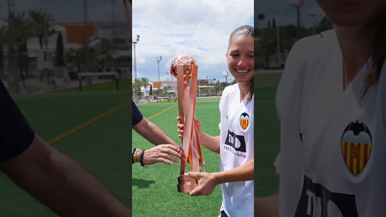 Así fue la emotiva celebración del ascenso del VCF Femenino 🅱️. 𝑉𝑎 𝑝𝑜𝑟 𝑡𝑖, 𝐹𝐸𝑅.| VALENCIA CF