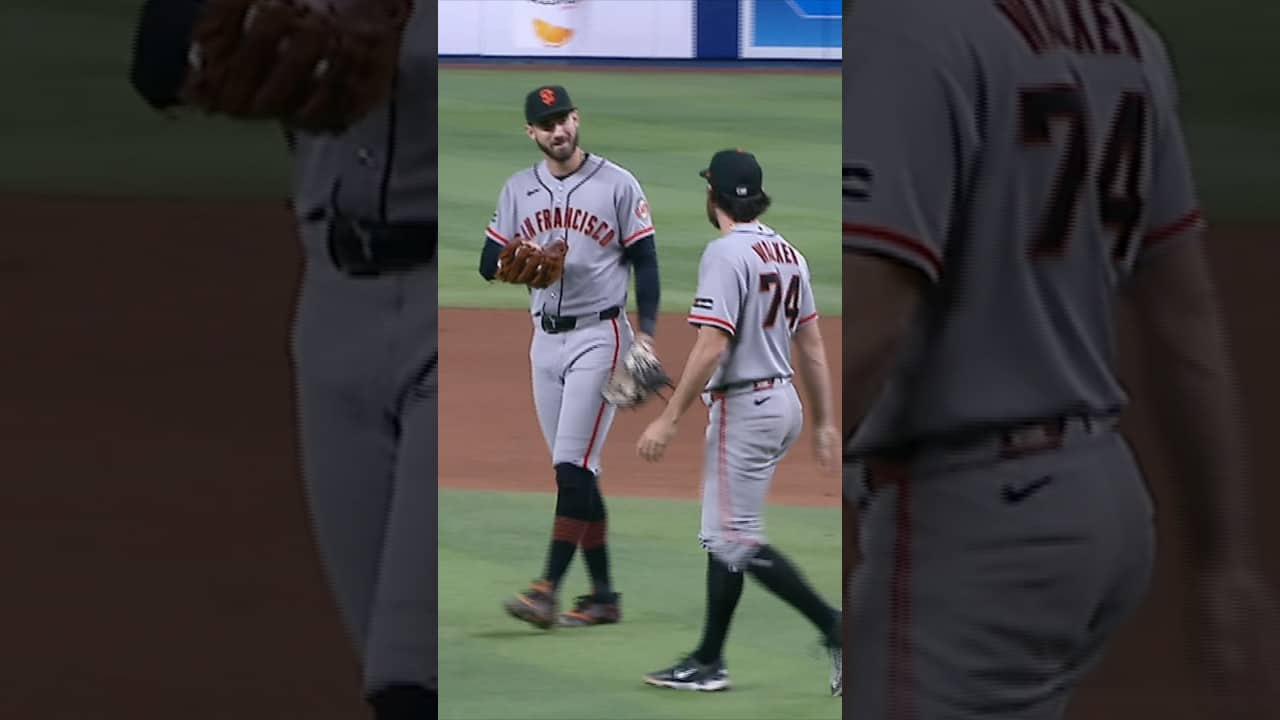 He threw his glove to get the out⁉️