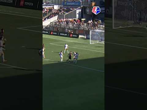 Glide mode activated ✨ Olivia  Moultrie made it look easy. #nwsl #soccer #football