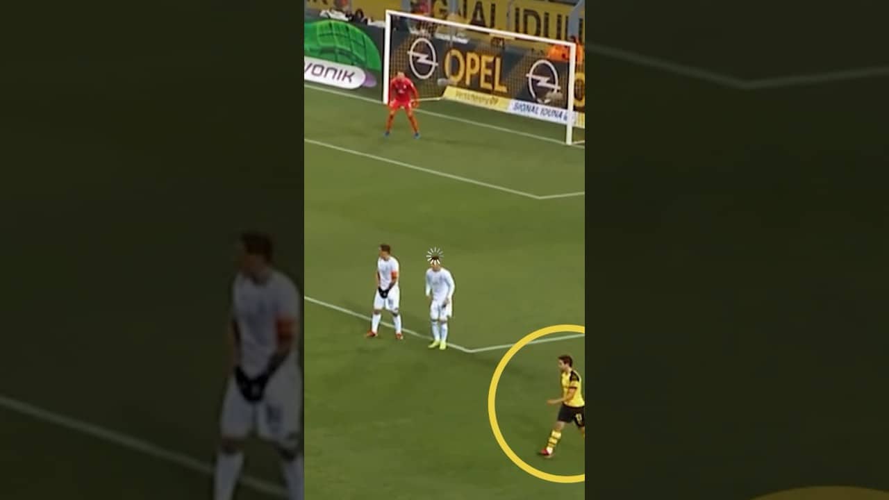 🤣 The smartest free kick you’ll see today 🧠