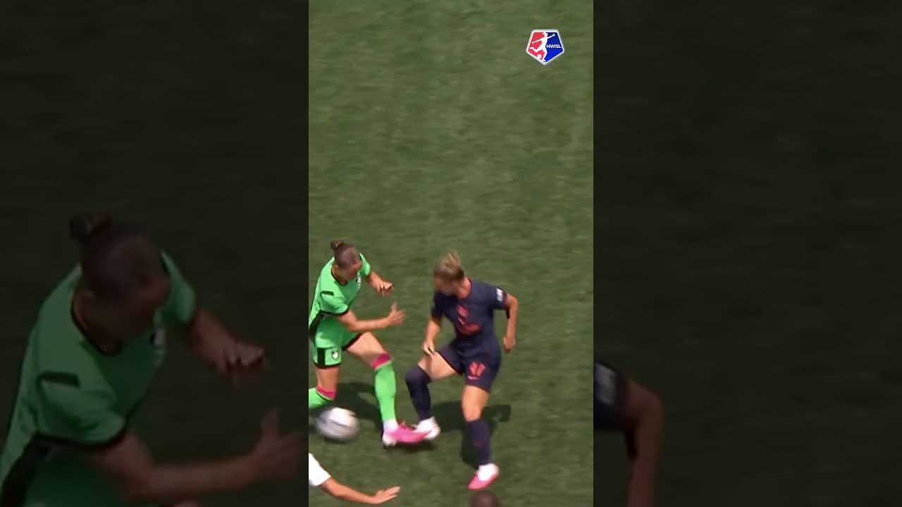 One body feint. Two defenders beaten. Kennedy Fuller is silky. ✨⚽ #nwsl #soccer #football