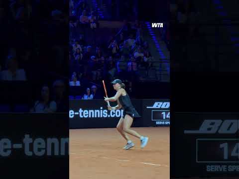 Straight Sets for Swiatek! 🙌#WTA #PorscheTennis #IgaSwiatek