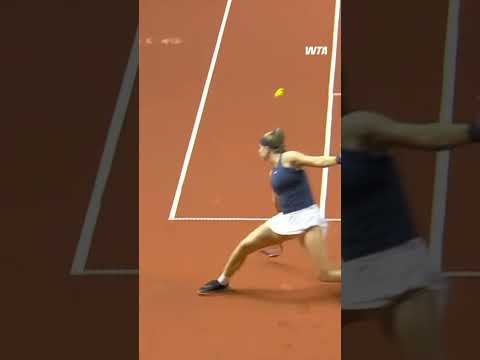 Landed exactly where she wanted it to 👏 #wta #porschetennis #karolinamuchova